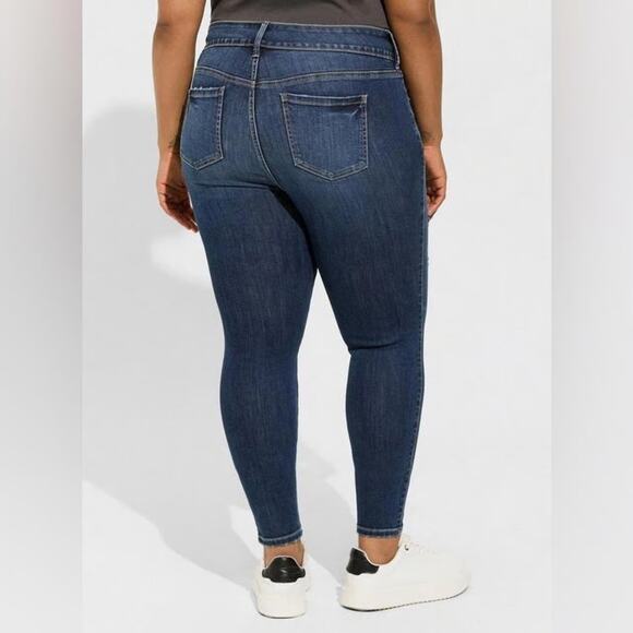 NWOT Torrid Super Stretch Medium Wash 3-Button Jegging Denim Jeans Plus Size 20R - Picture 2 of 5